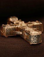 Крест из золота c эбеновым деревом