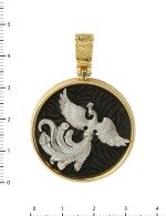 Подвеска из лимонного золота c эбеновым деревом