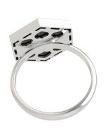 Кольцо из белого золота c ониксом