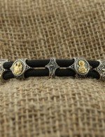 Браслет из серебра и золота c ониксом и шёлковым шнурком