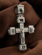 Крест из белого золота c эмалью, ониксом и эбеновым деревом