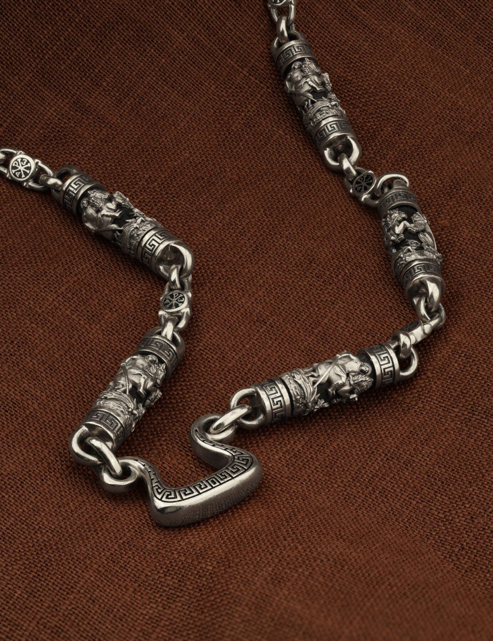 Цепь из белого золота c эмалью и эбеновым деревом