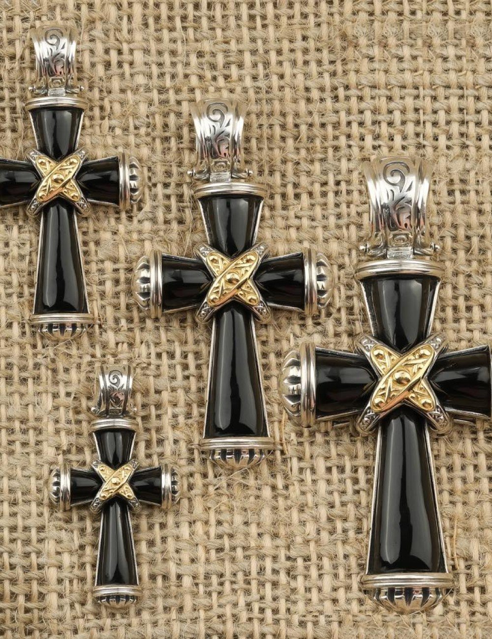 Крест из серебра и золота c ониксом и рубином