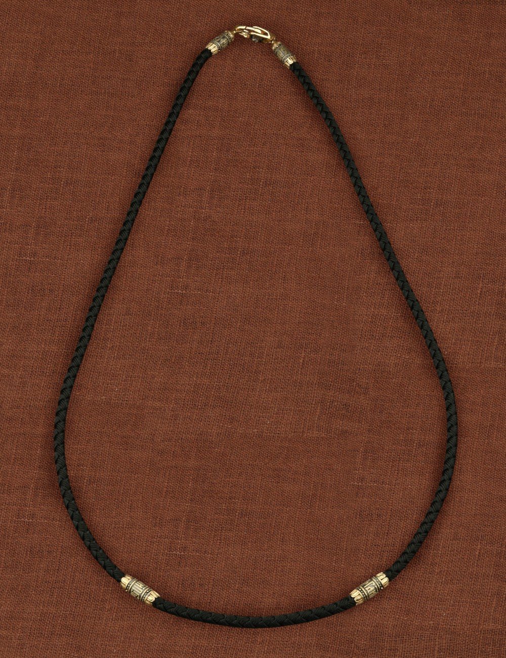 Шнурок шёлковый из лимонного золота c шёлковым шнурком