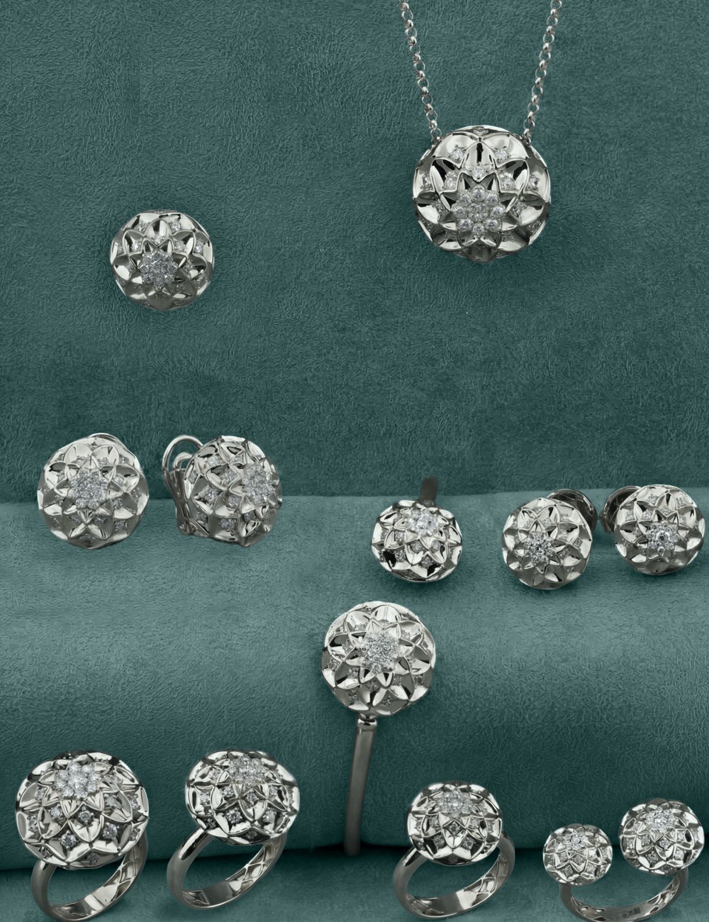 Колье из белого золота c бриллиантами