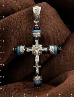 Крест из белого золота c ониксом и агатом