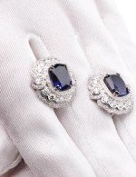 Серьги из белого золота c бриллиантами и сапфиром