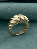 Кольцо из лимонного золота