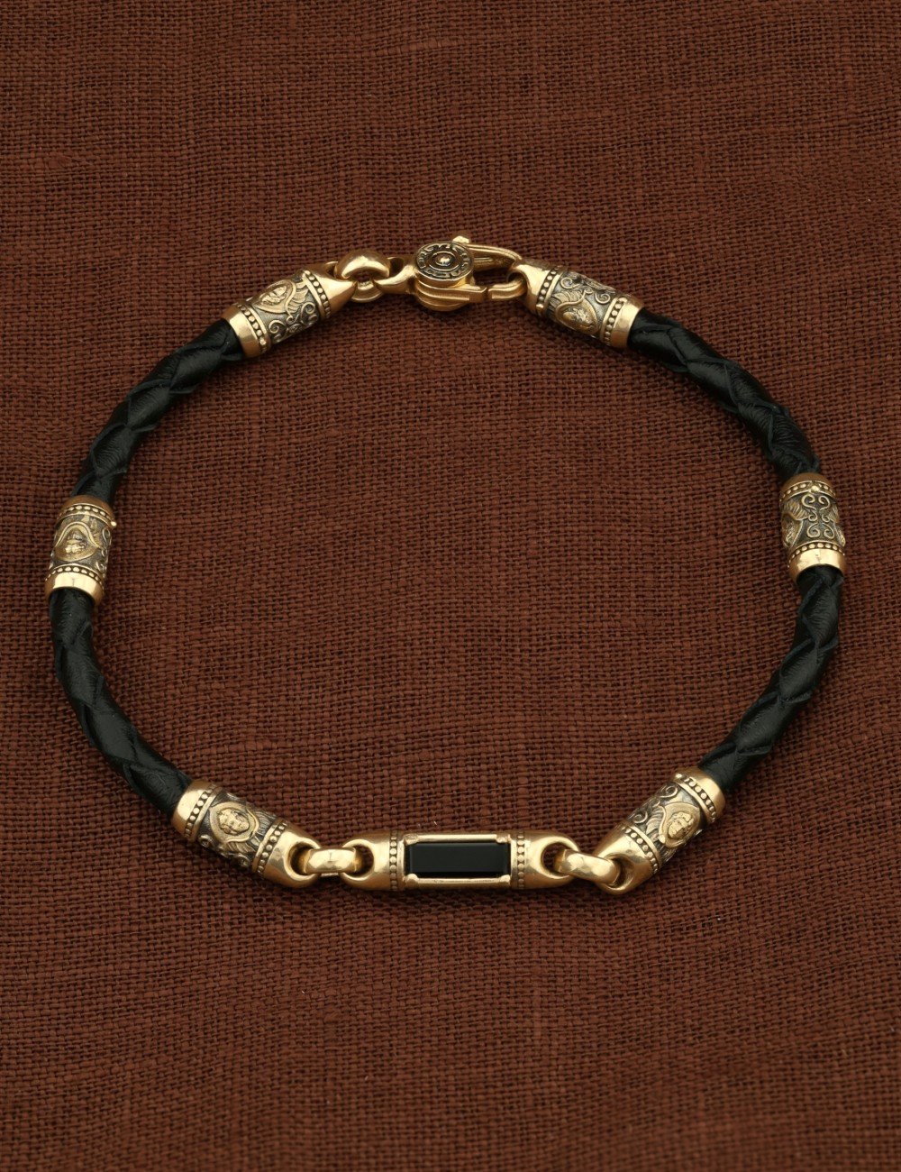 Браслет из лимонного золота c кожаным шнурком и ониксом