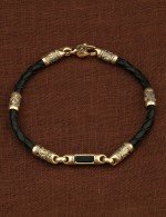 Браслет из лимонного золота c кожаным шнурком и ониксом