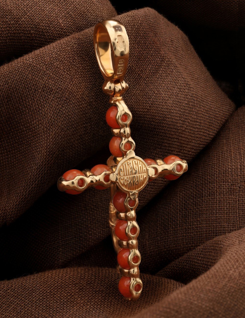 Крест из золота c кораллом