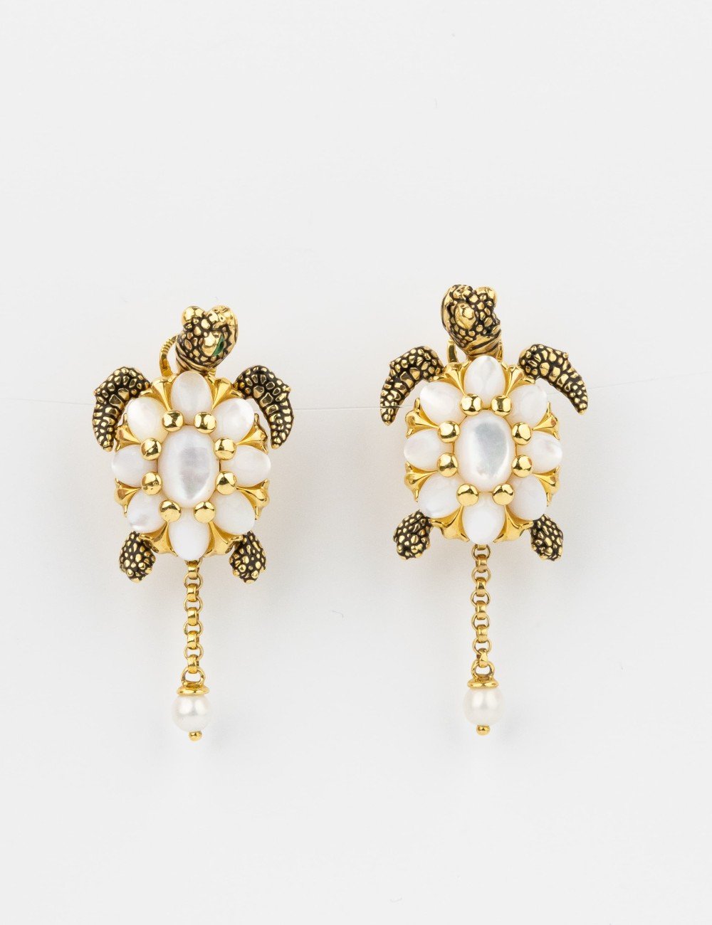 Серьги из лимонного золота c эмалью, жемчугом и перламутром