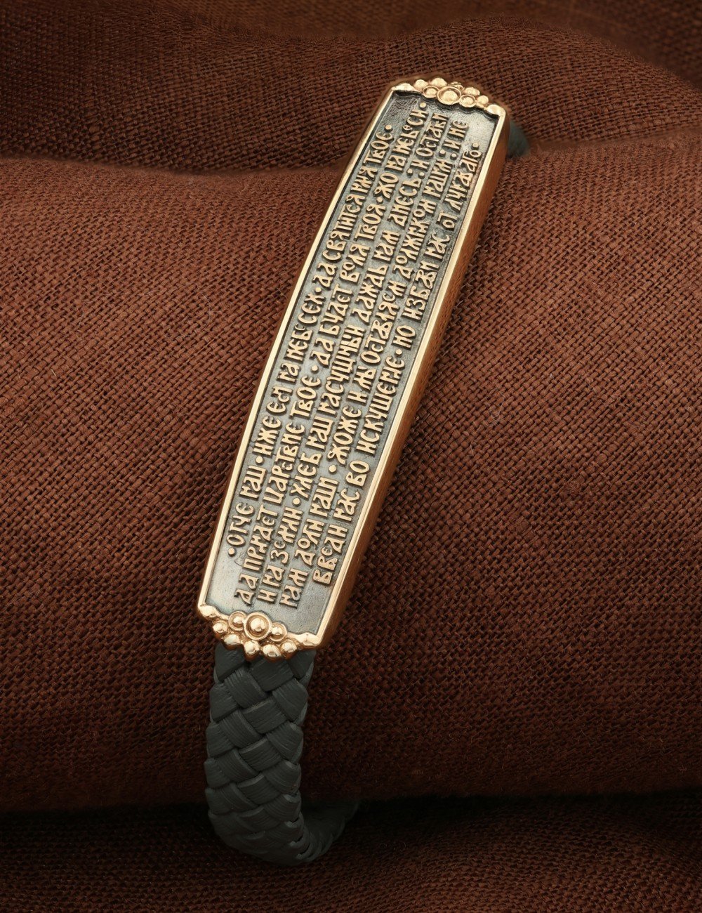 Браслет из золота c кожаным шнурком