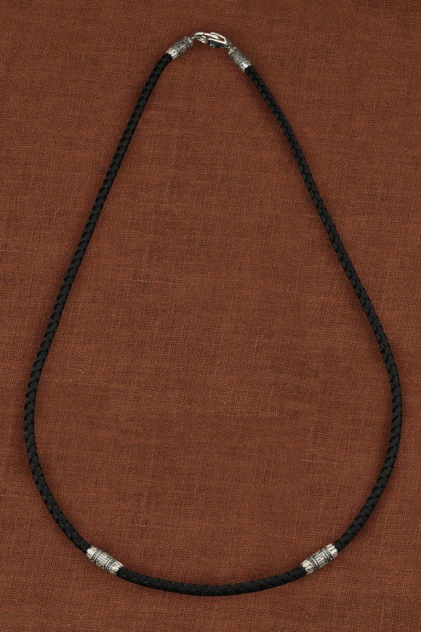 Шнурок шёлковый из белого золота c шёлковым шнурком