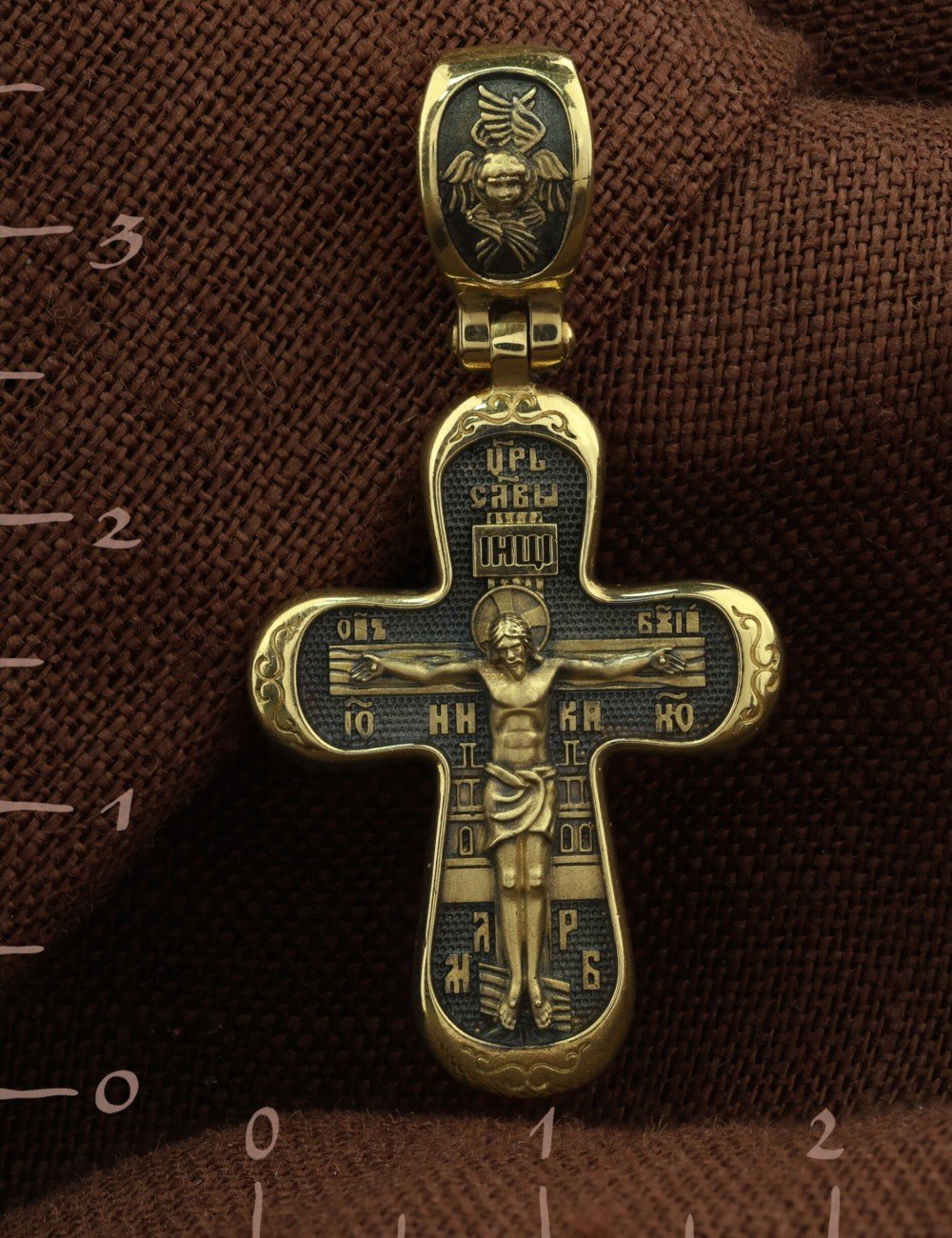 Крест из лимонного золота