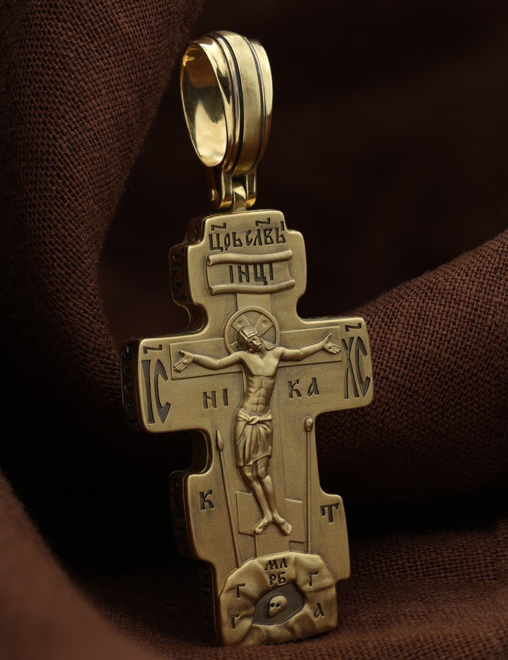 Крест из лимонного золота