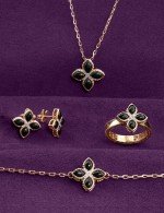 Браслет из золота c бриллиантами и ониксом