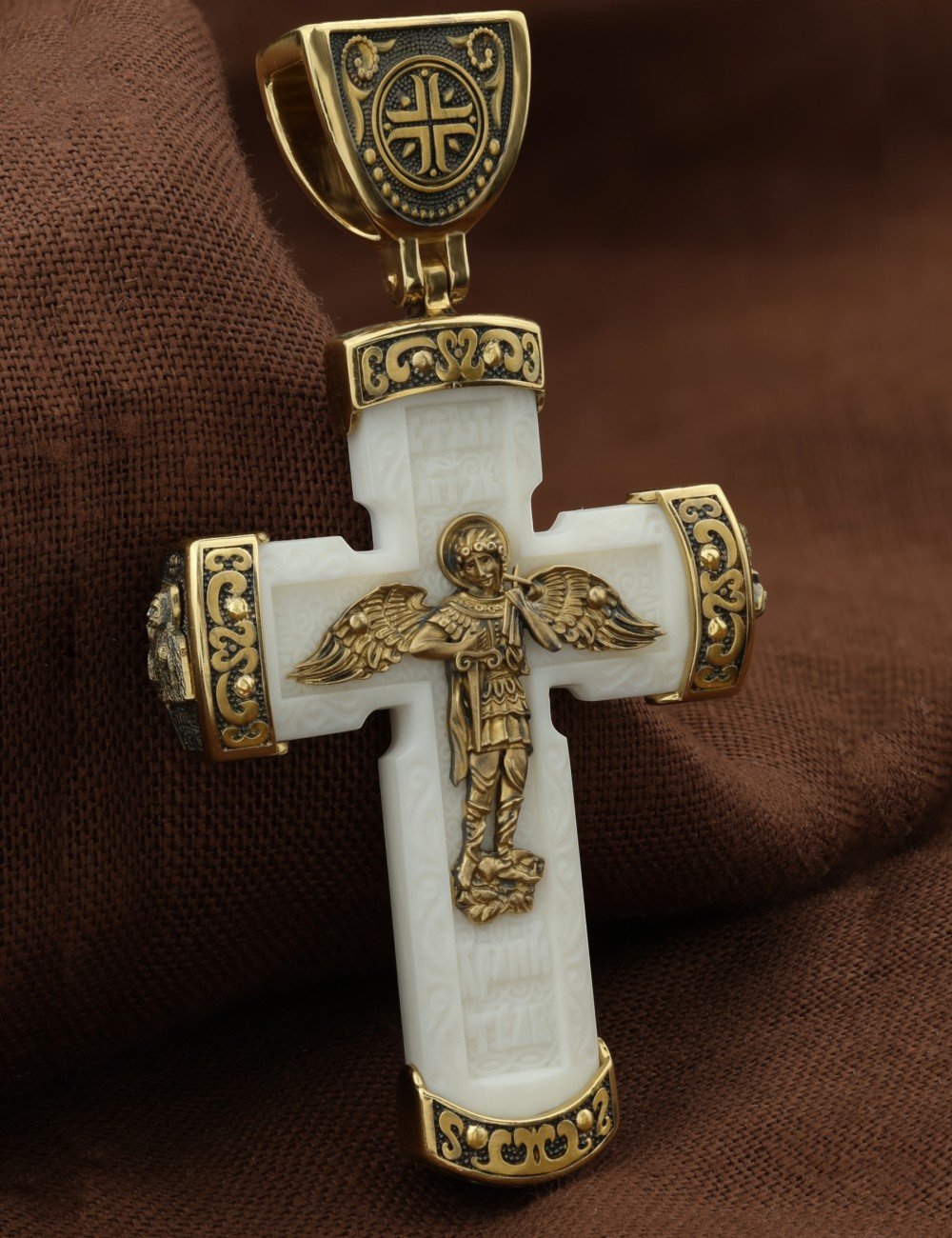 Крест из лимонного золота c бивнем мамонта