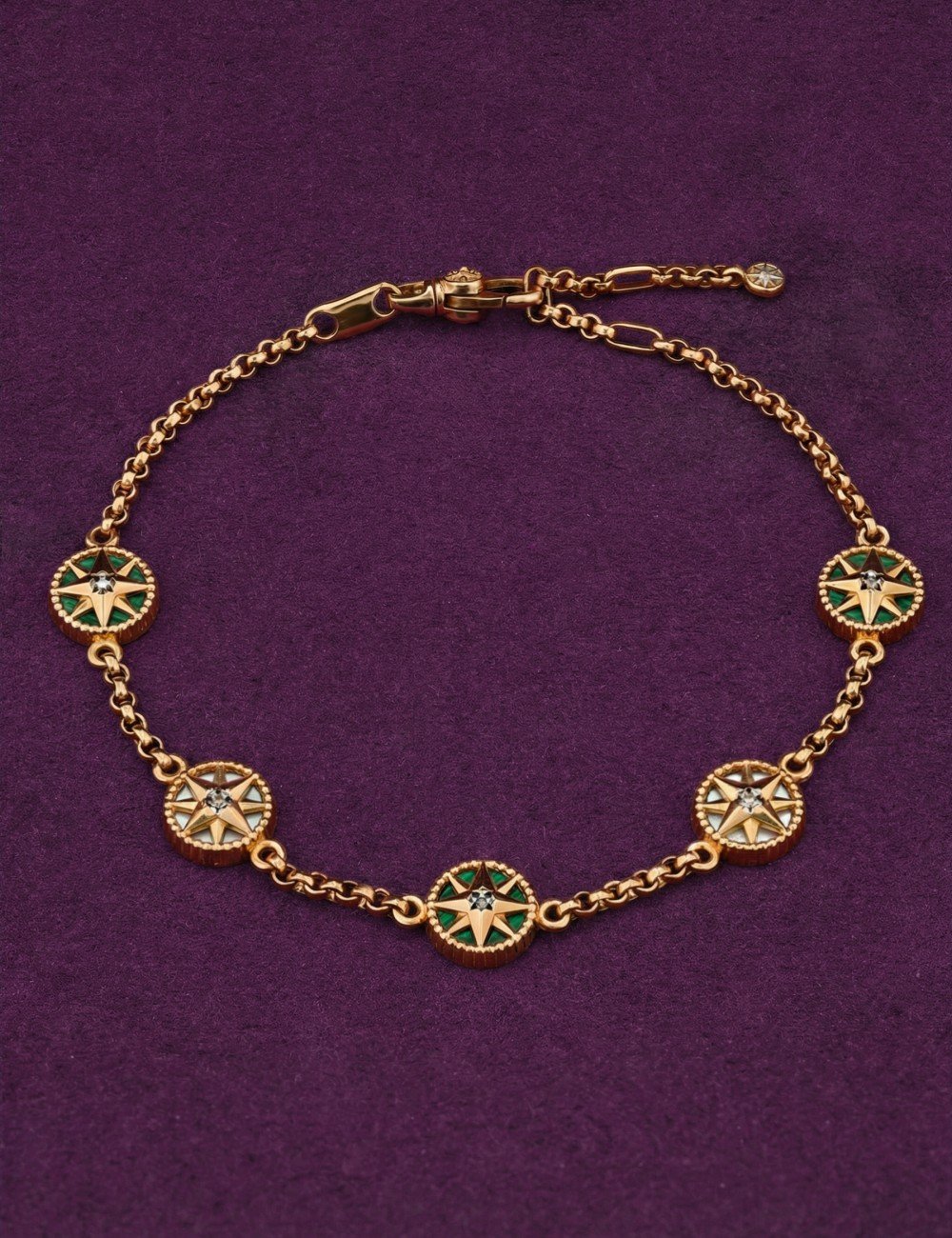 Браслет из золота c бриллиантами, малахитом и перламутром