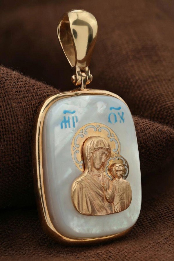 Образок из золота c эмалью и перламутром