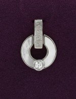 Подвеска из белого золота c бриллиантами и перламутром