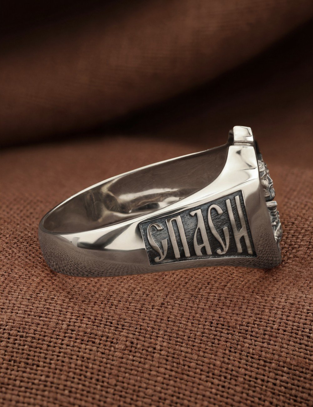 Кольцо из белого золота