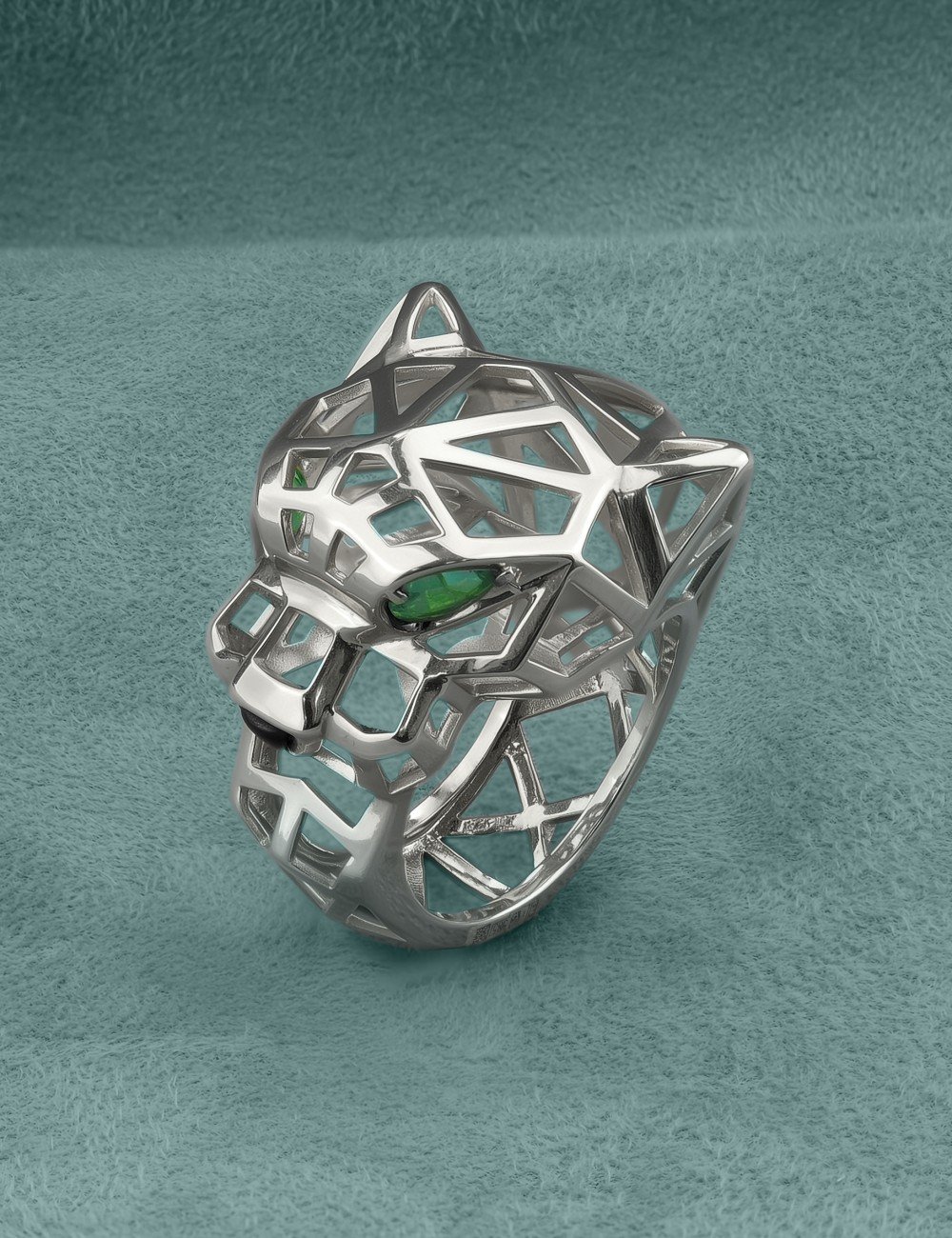 Кольцо из белого золота c изумрудом и ониксом