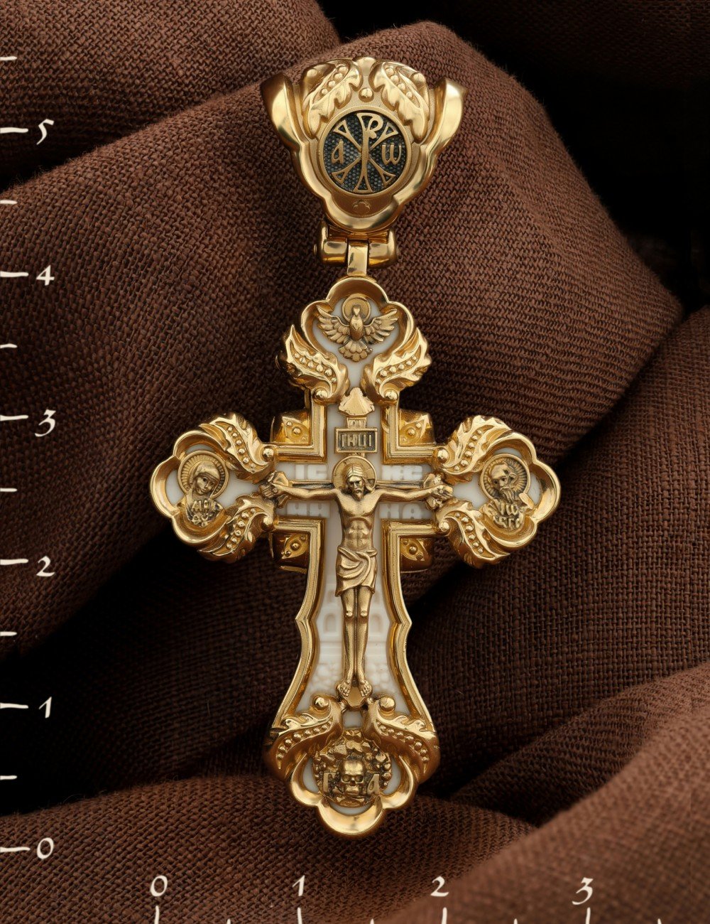 Крест из лимонного золота c бивнем мамонта