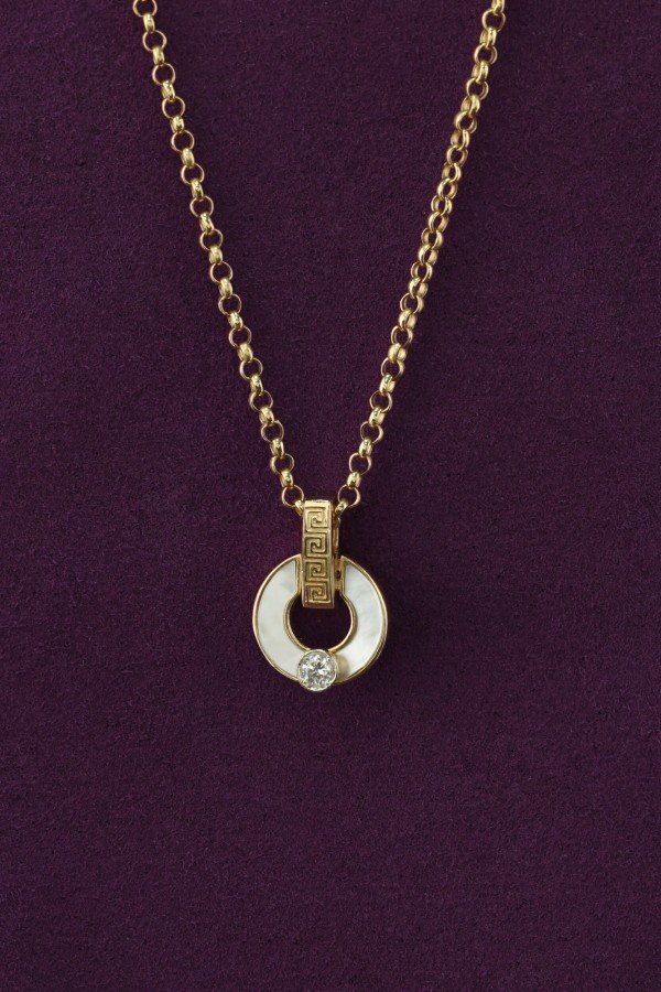 Колье из лимонного золота c бриллиантами и перламутром