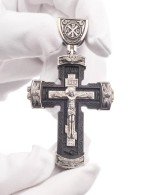 Крест из белого золота c эбеновым деревом