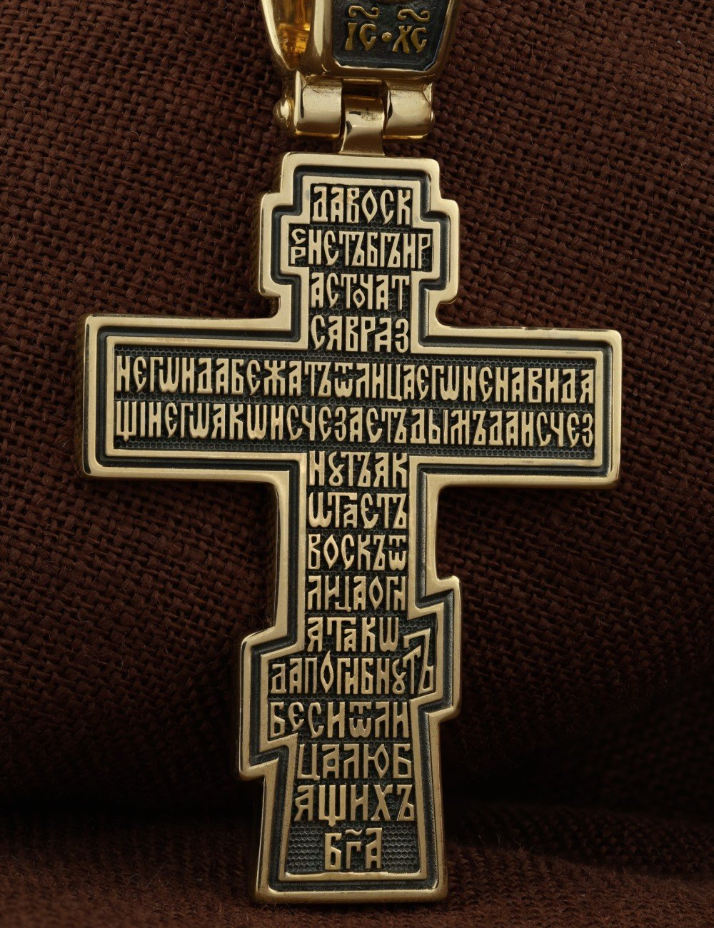 Крест из лимонного золота