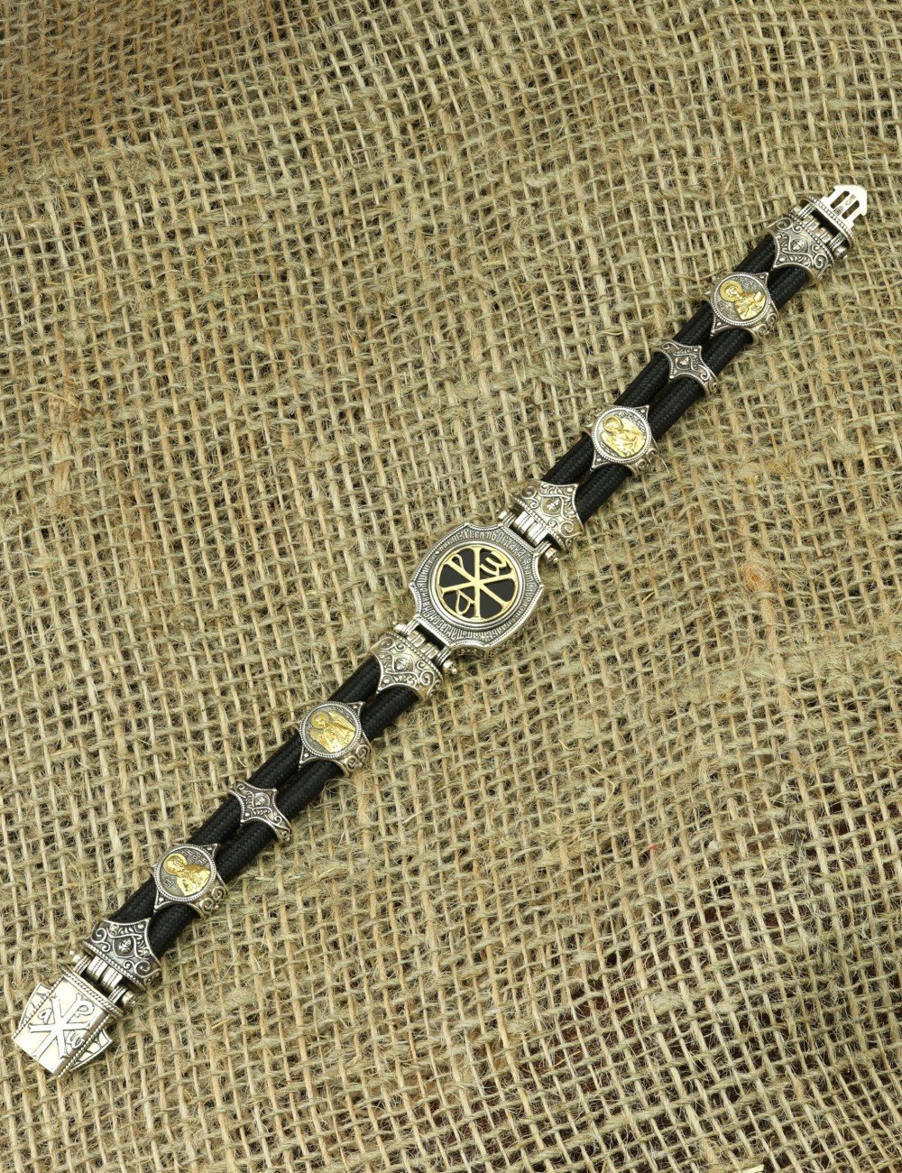 Браслет из серебра и золота c ониксом и шёлковым шнурком