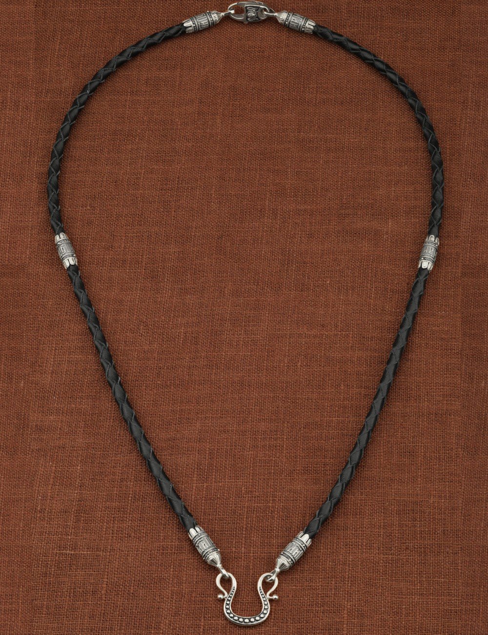 Гайтан из белого золота c кожаным шнурком