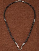 Гайтан из белого золота c кожаным шнурком