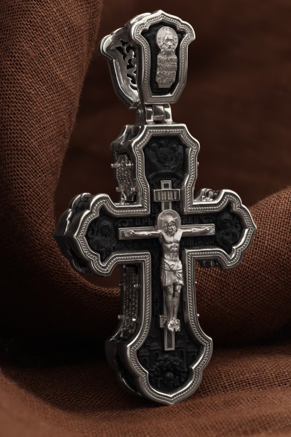 Крест из белого золота c эбеновым деревом