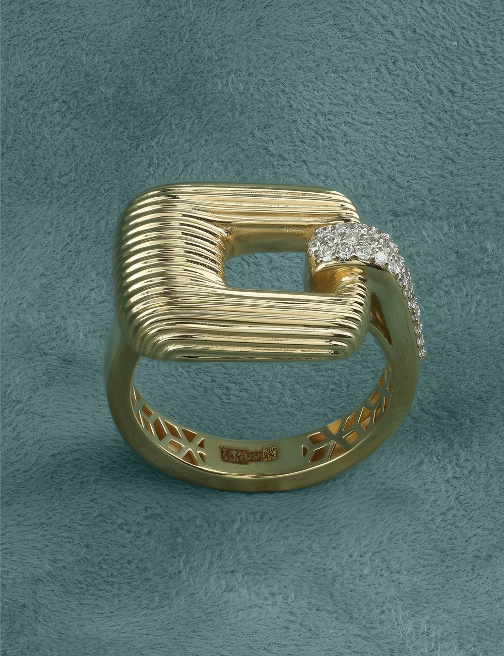 Кольцо из лимонного золота c бриллиантами