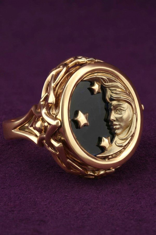 Кольцо из золота c ониксом и перламутром