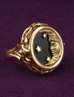 Кольцо из золота c ониксом и перламутром