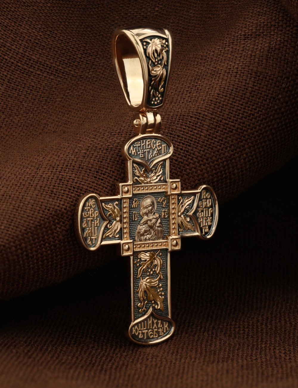 Крест из золота