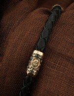 Браслет из золота c кожаным шнурком