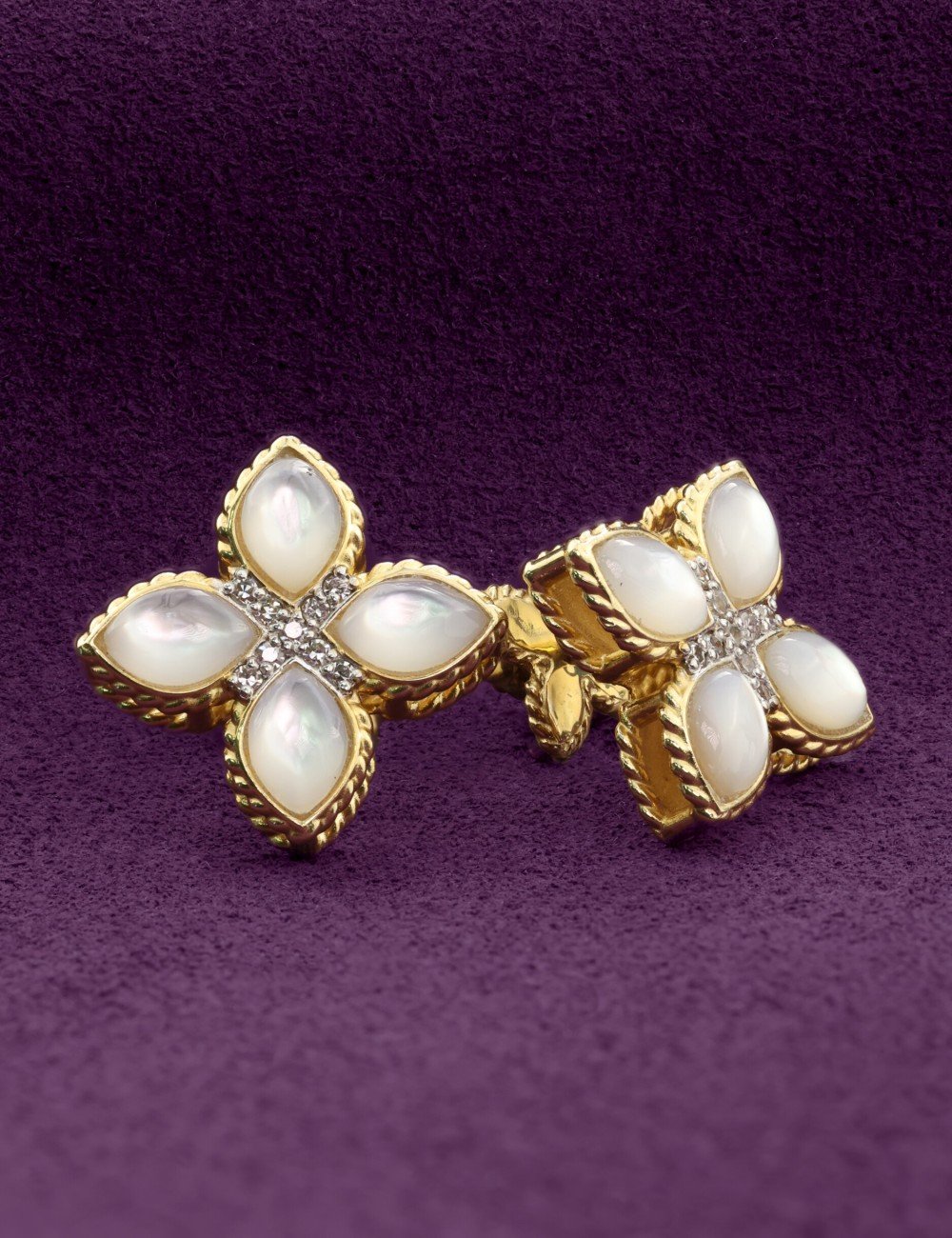 Серьги из лимонного золота c бриллиантами и перламутром