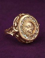 Кольцо из золота c ониксом и перламутром