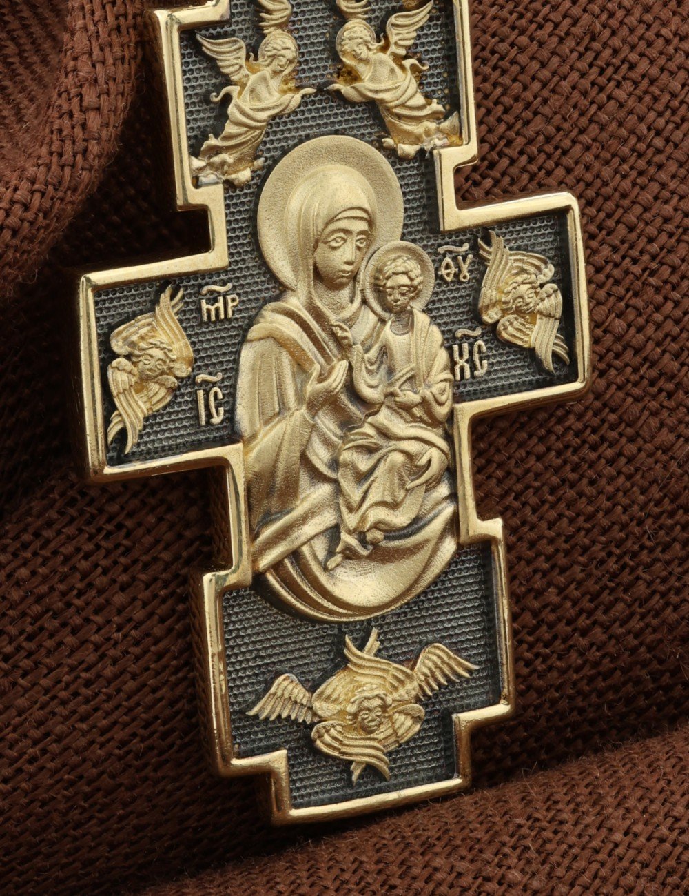 Крест из лимонного золота