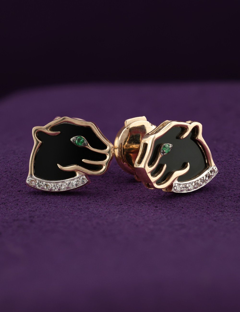 Серьги из золота c бриллиантами, изумрудом и ониксом