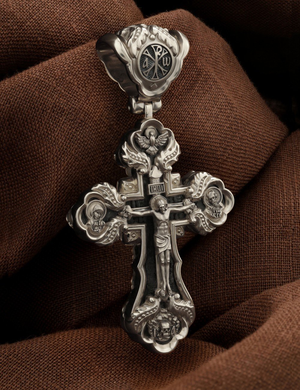 Крест из белого золота c эбеновым деревом