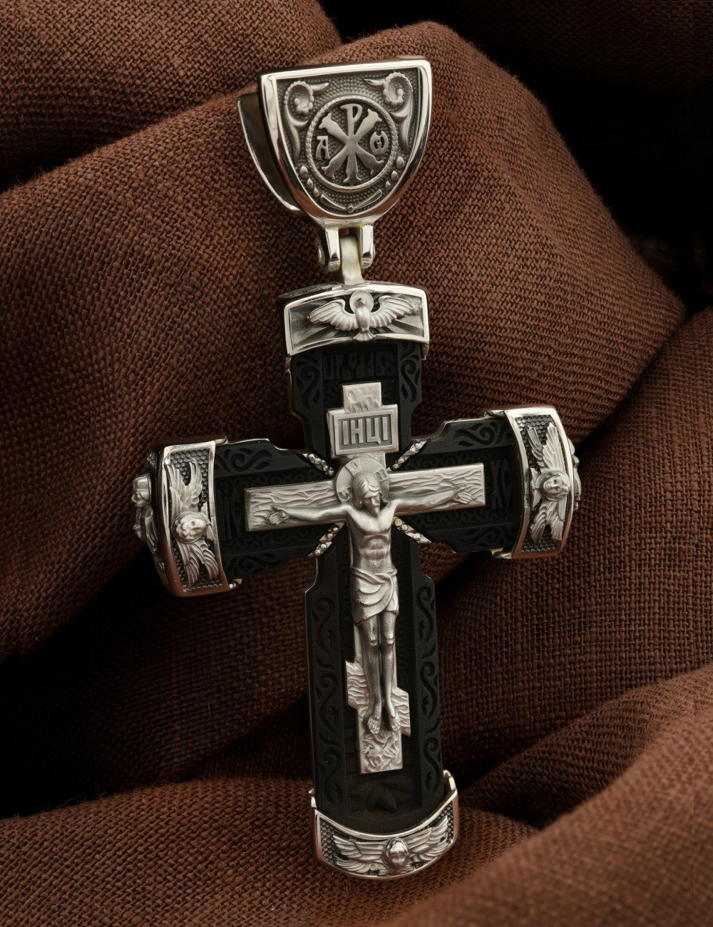 Крест из белого золота c эбеновым деревом