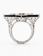 Кольцо из белого золота c бриллиантами и ониксом