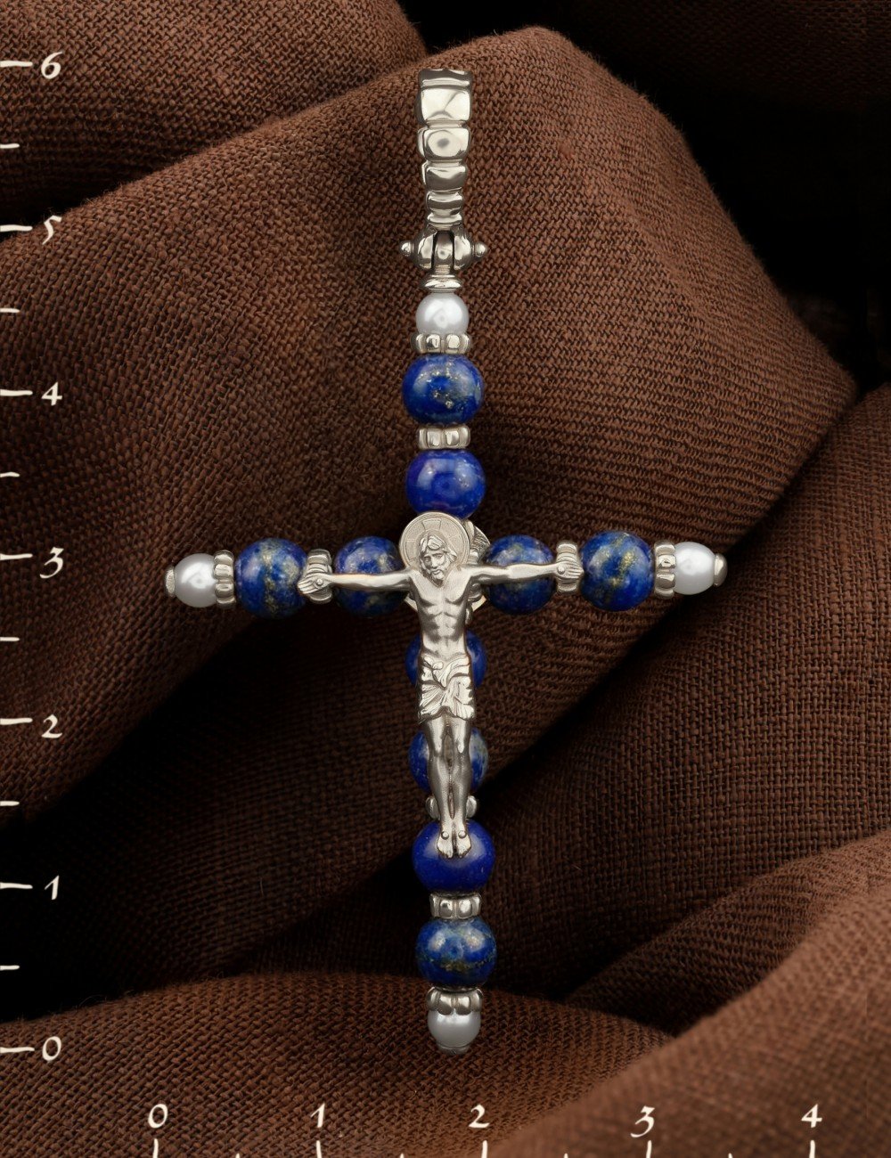 Крест из белого золота c жемчугом и лазуритом