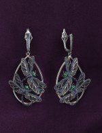 Серьги из белого золота c сапфиром и эмалью