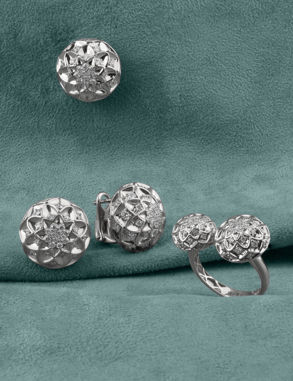 Серьги из белого золота c бриллиантами